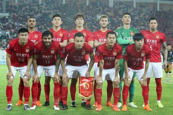 阿卡丽来了！ knight 阿卡丽在团战中无情地收割了 Bilibili Gaming 并击败了 EDward Gaming 赢得了三场连续的比赛 ON 第一天