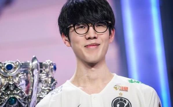 你永远无法赢得经济局！EDG因失误而输掉了第一局！ T1 1-0 EDG